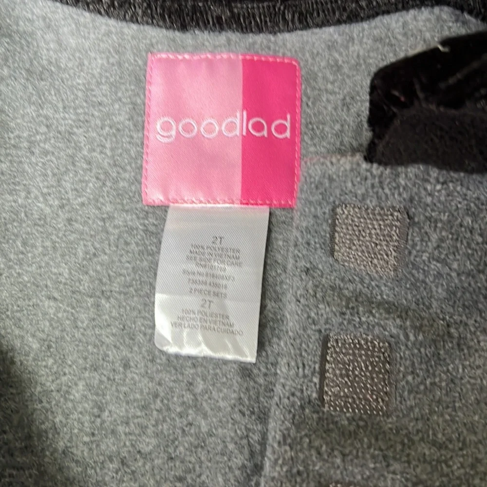 Size 2T coat and matching hat - Picture 3 of 3